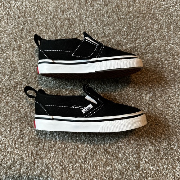 Vans Toddler Black Slip-On Shoes - Picture 2 of 7